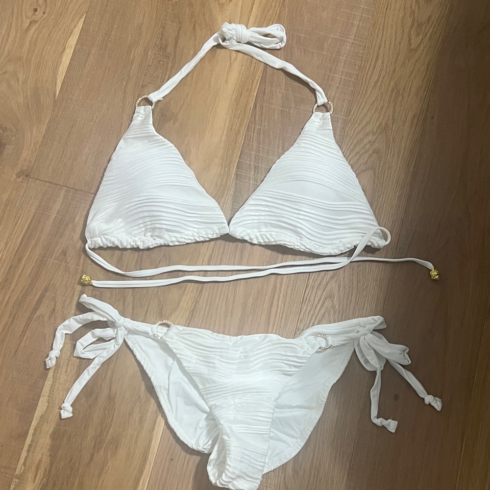 White Tie-Side Triangle Bikini Set - Sleek Beachwear